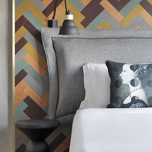Quarto Deluxe com Cama King e Banheira de Hidromassagem